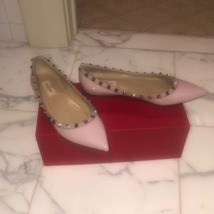 Pale pink paten leather Valentino rock stud flats